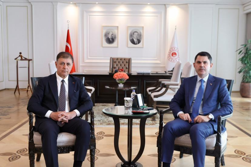 Bakan Kurum Cemil Tugay ile görüştü. "İzmir'in ihtiyaçlarını ve talepleri değerlendirdik"