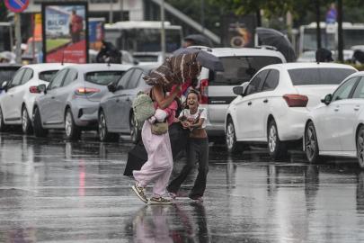 Bunaltan sıcaklara ara, Balkanlardan serin hava geldi. Fırtınaya dikkat! Hızı 80 kilometreye çıkacak