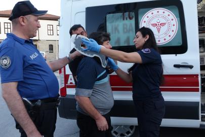Motosikletle hafif ticari araç çarpıştı: 2 yaralı